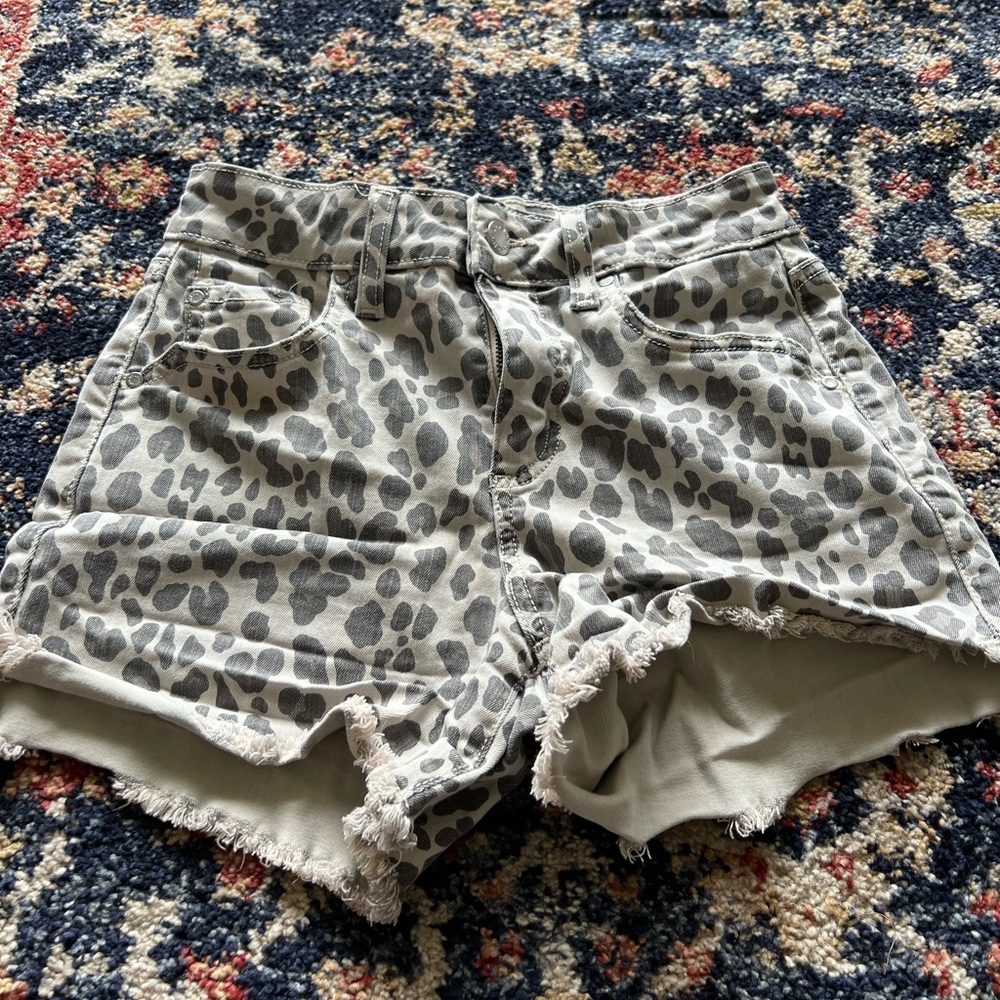 Level 99 Leopard Chelsea Shorts - High Rise